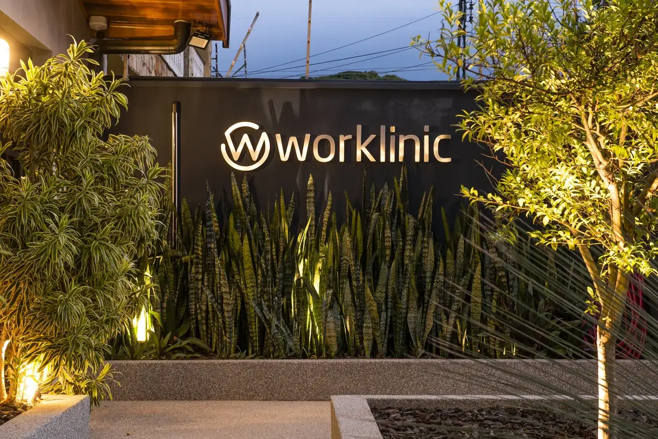 Entrada da Worklinic em Limeira, com o letreiro da marca